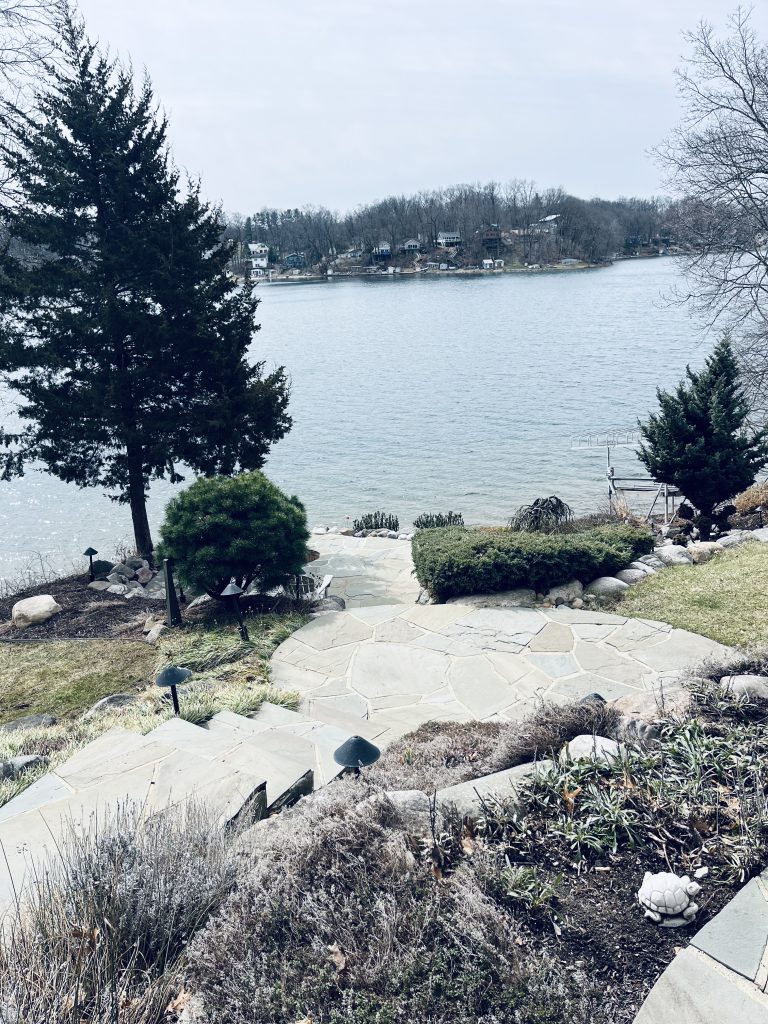 Photo of a landscape design at a waterfront lake house in Michigan